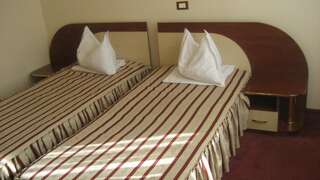 Отель Hotel Palace Тыргу-Жиу Двухместный номер с 2 отдельными кроватями-4